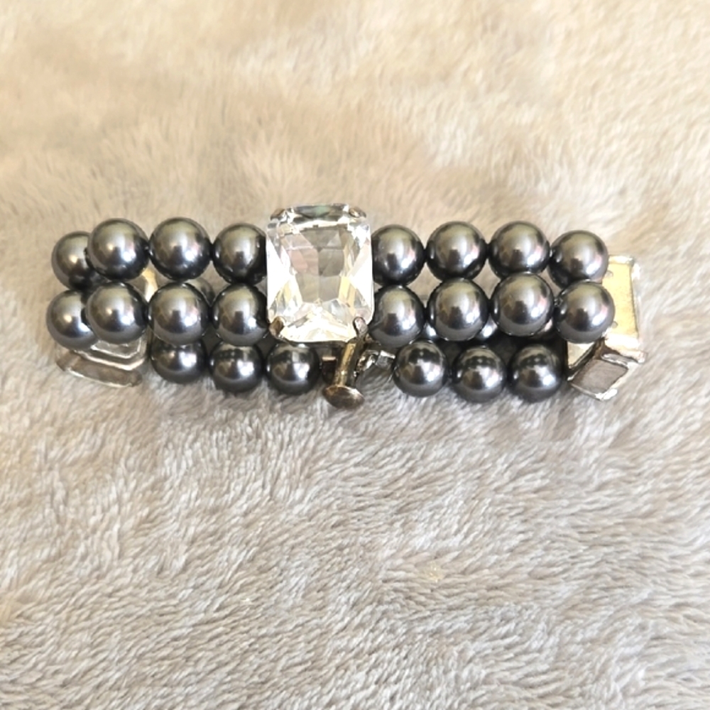 #033 Elegant Silver and Clear Gemstone Bracelet
